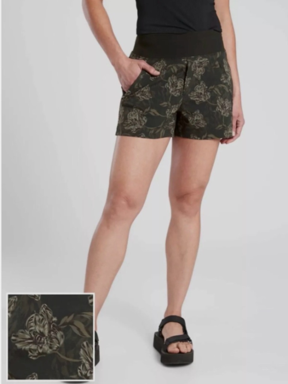 Athleta Trekkie Printed Shorts Floral Sz 8 EUC